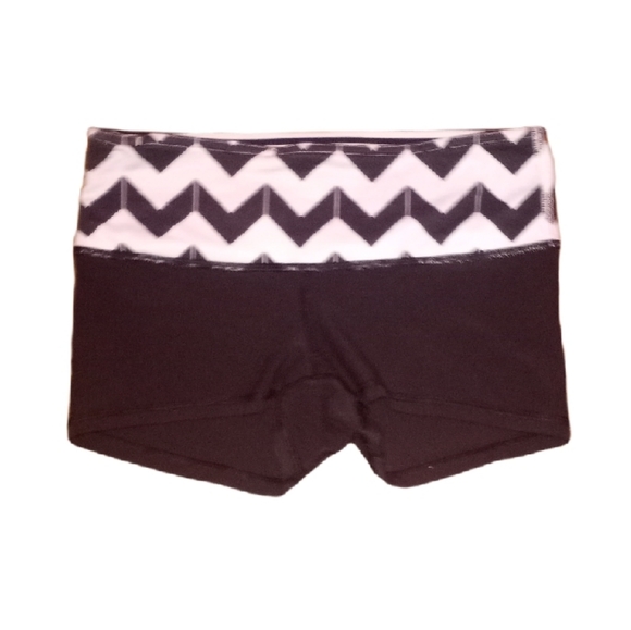 Lululemon Luon Shorts - Reversible - Picture 3 of 3